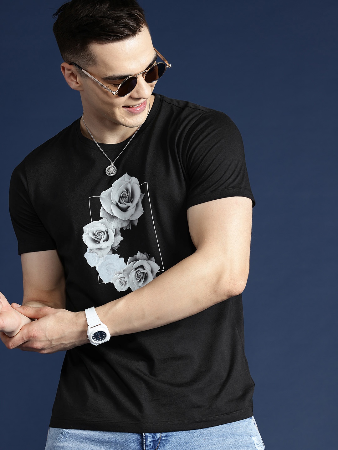 

Mast & Harbour Men Graphic Printed Regular Fit T-shirt, Black