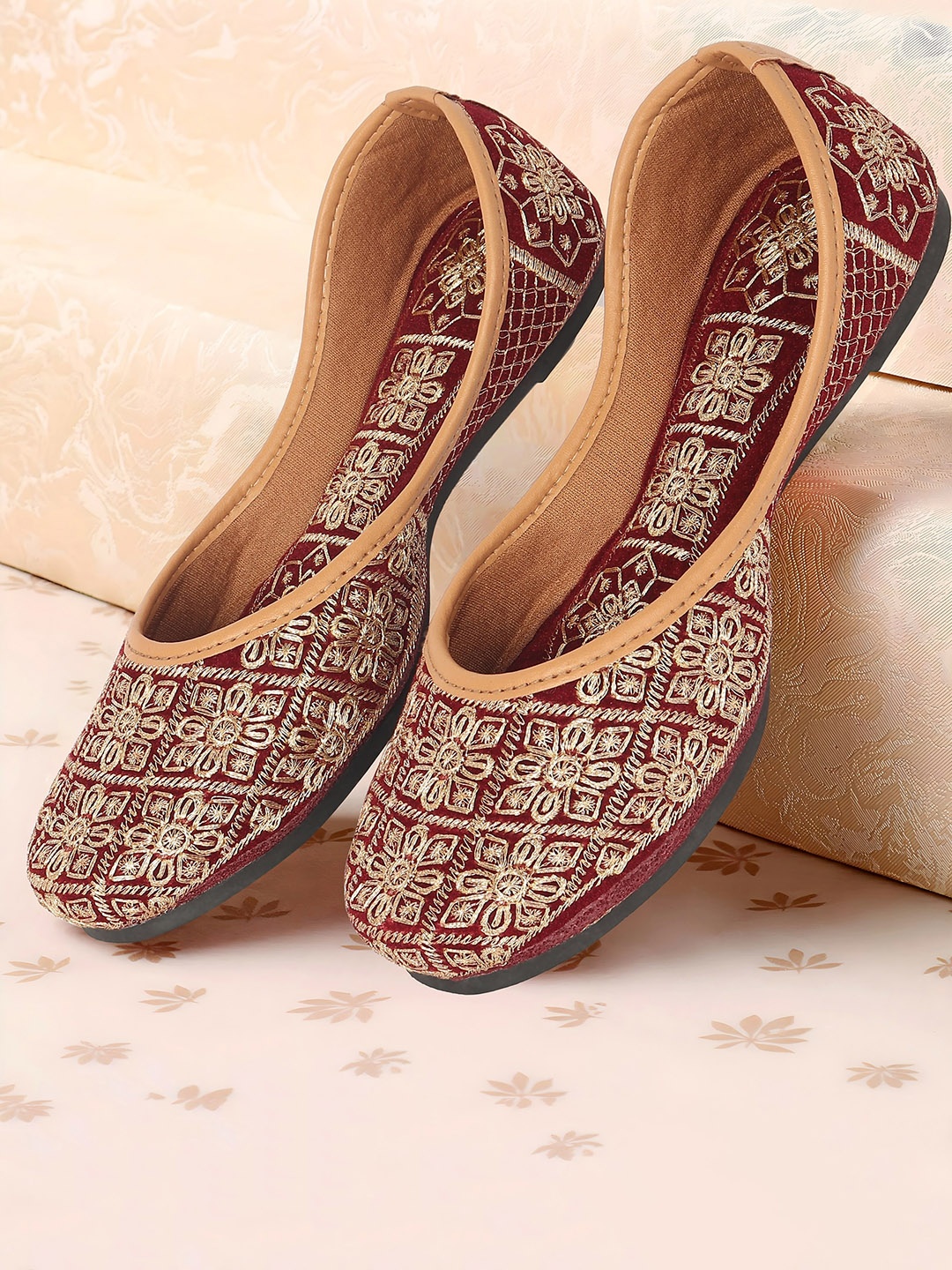 

BAESD Girls Embroidered Ethnic Mojaris, Red