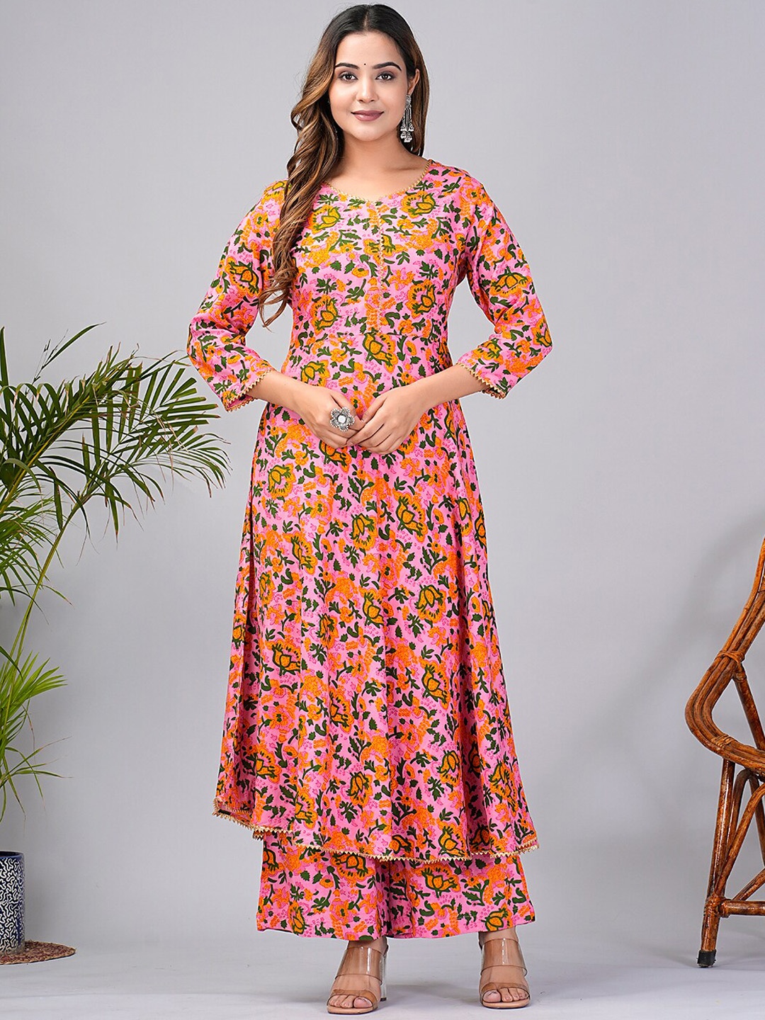 

KPF Floral Printed V-Neck Gotta Patti A-Line Kurta with Palazzos, Pink