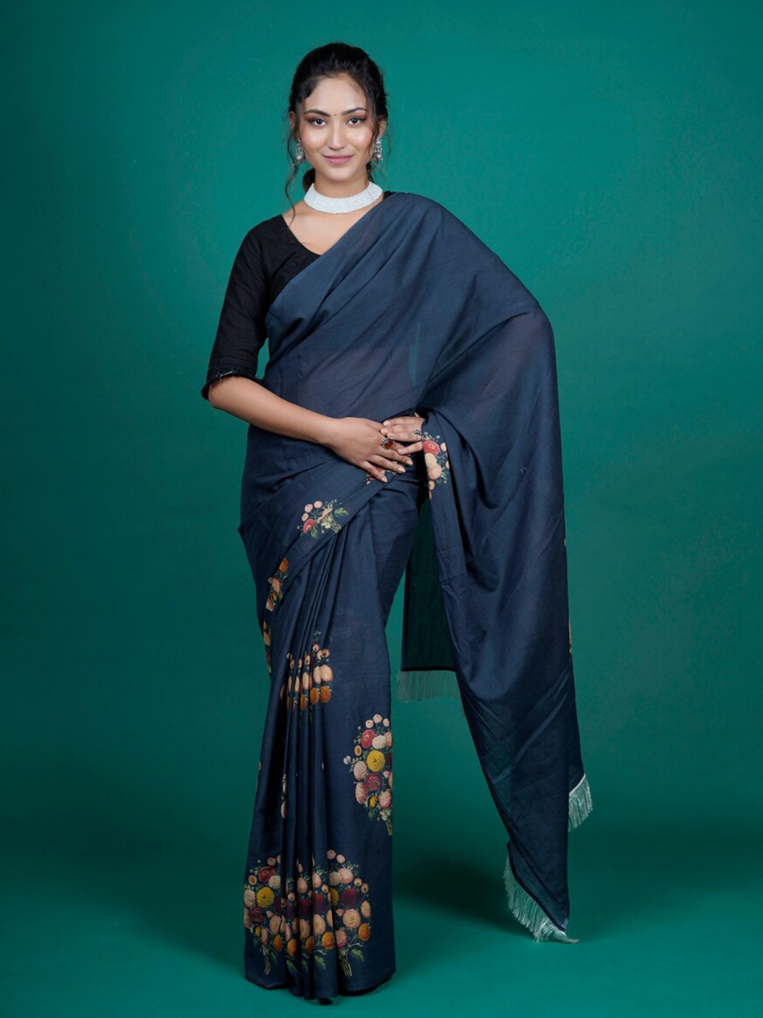 

BUTA BUTI Floral Printed Pure Cotton Tasseled Saree, Navy blue