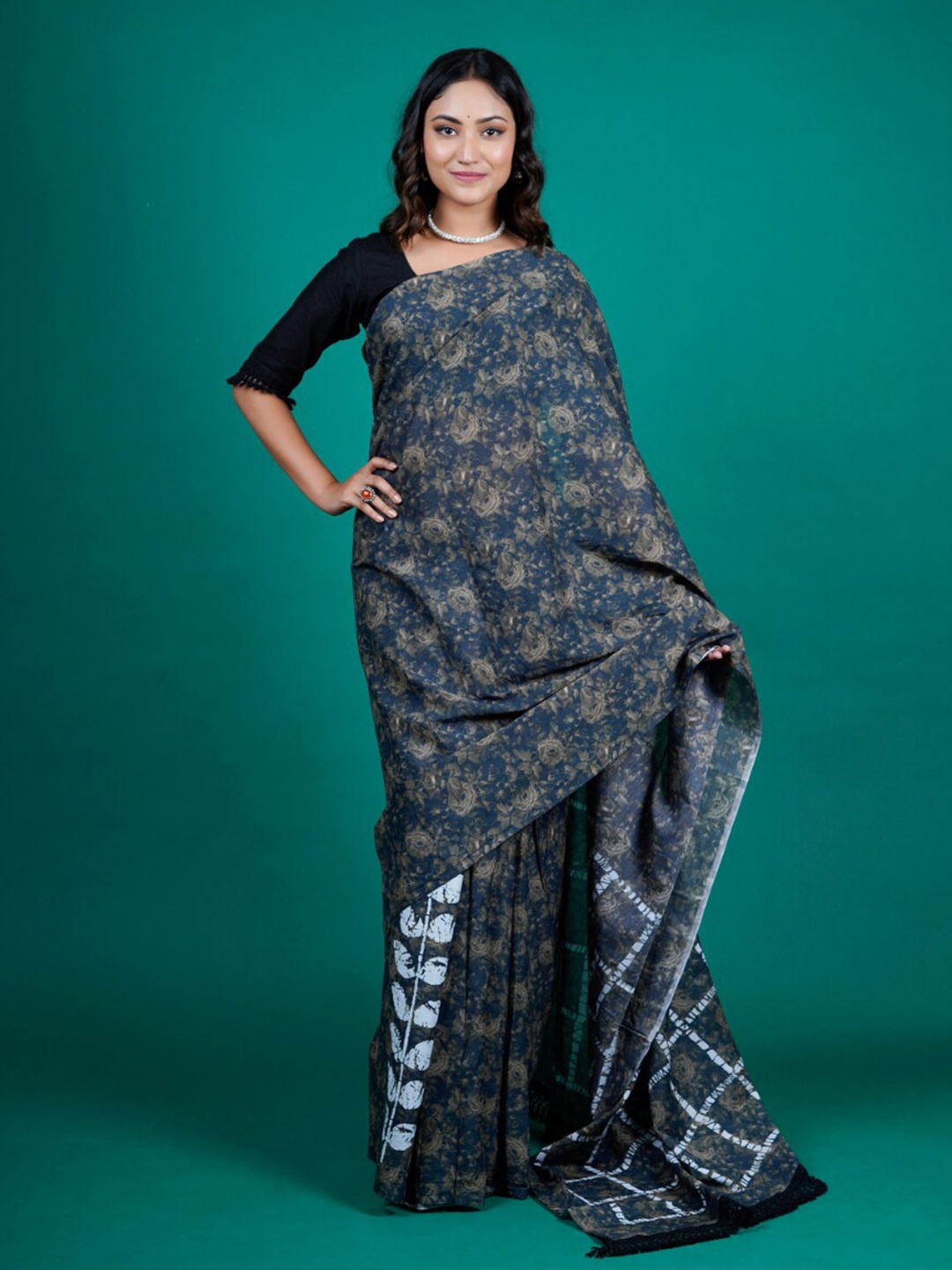

BUTA BUTI Floral Printed Pure Cotton Saree, Navy blue