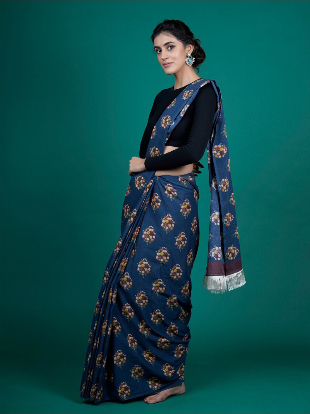 

BUTA BUTI Floral Printed Pure Cotton Tasseled Saree, Navy blue
