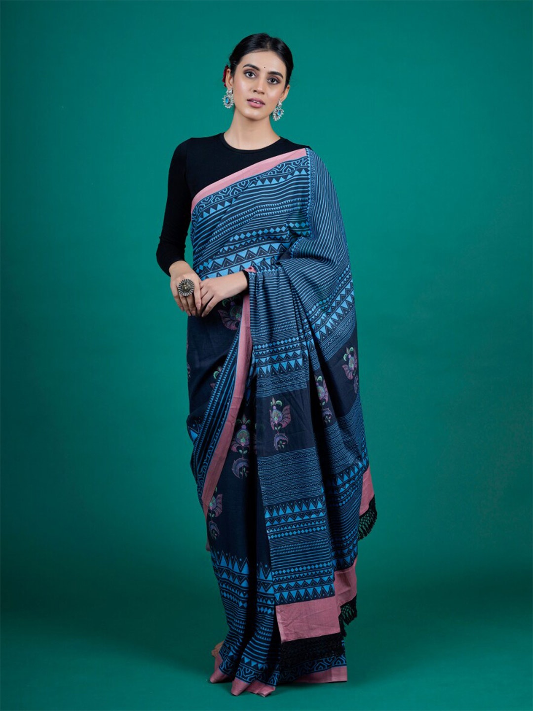 

BUTA BUTI Blue & Pink Ethnic Printed Pure Cotton Tasseled Saree