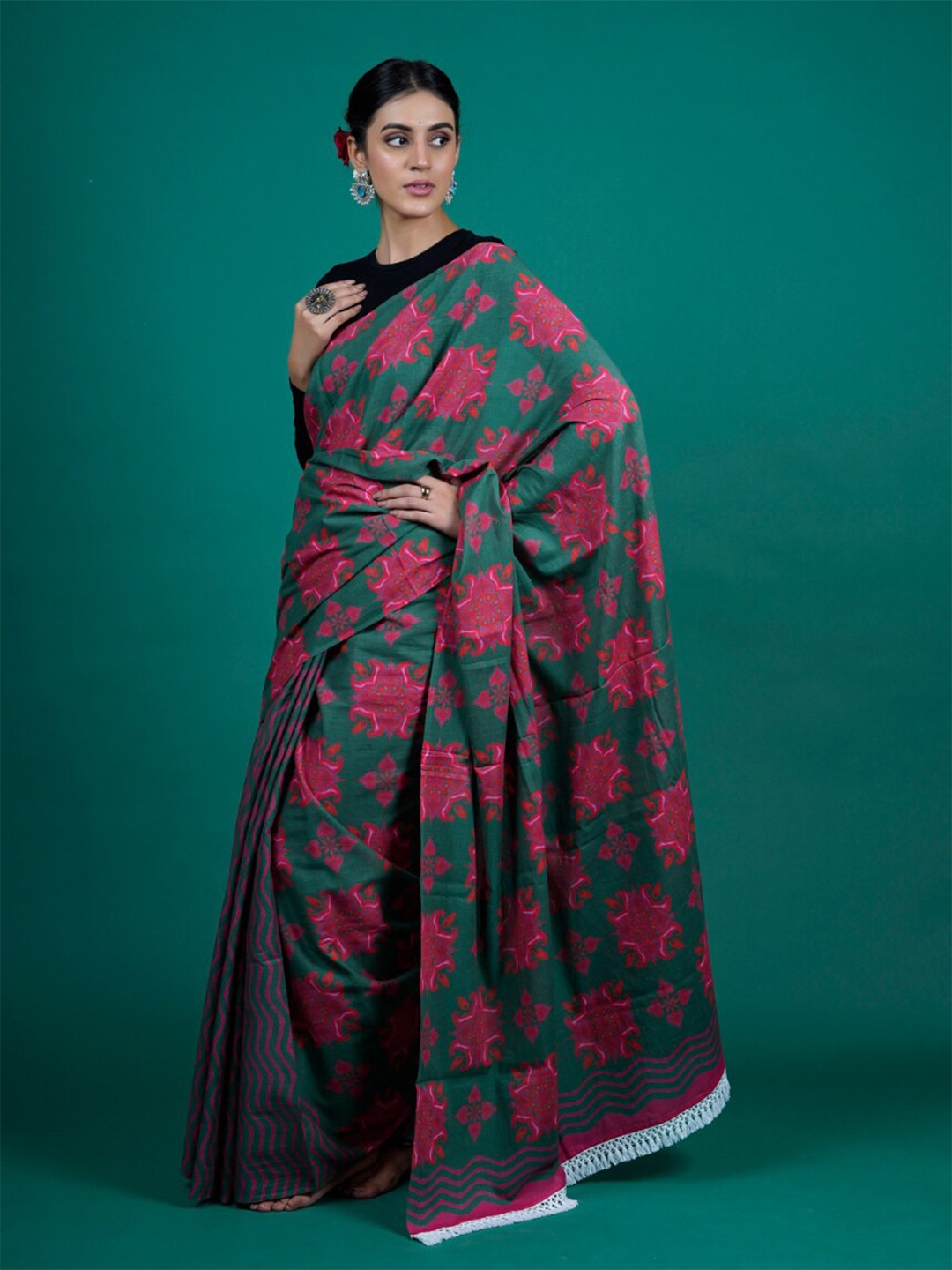 

BUTA BUTI Green & Red Pure Cotton Saree