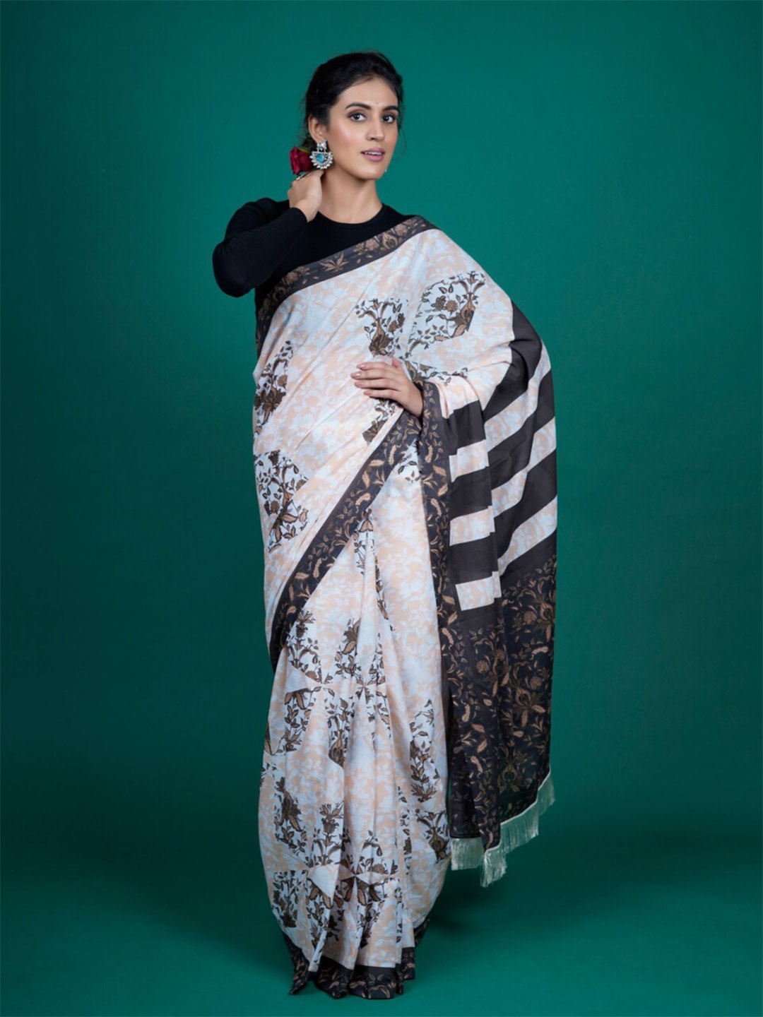 

BUTA BUTI Brown & Peach-Coloured Pure Cotton Tasseled Saree