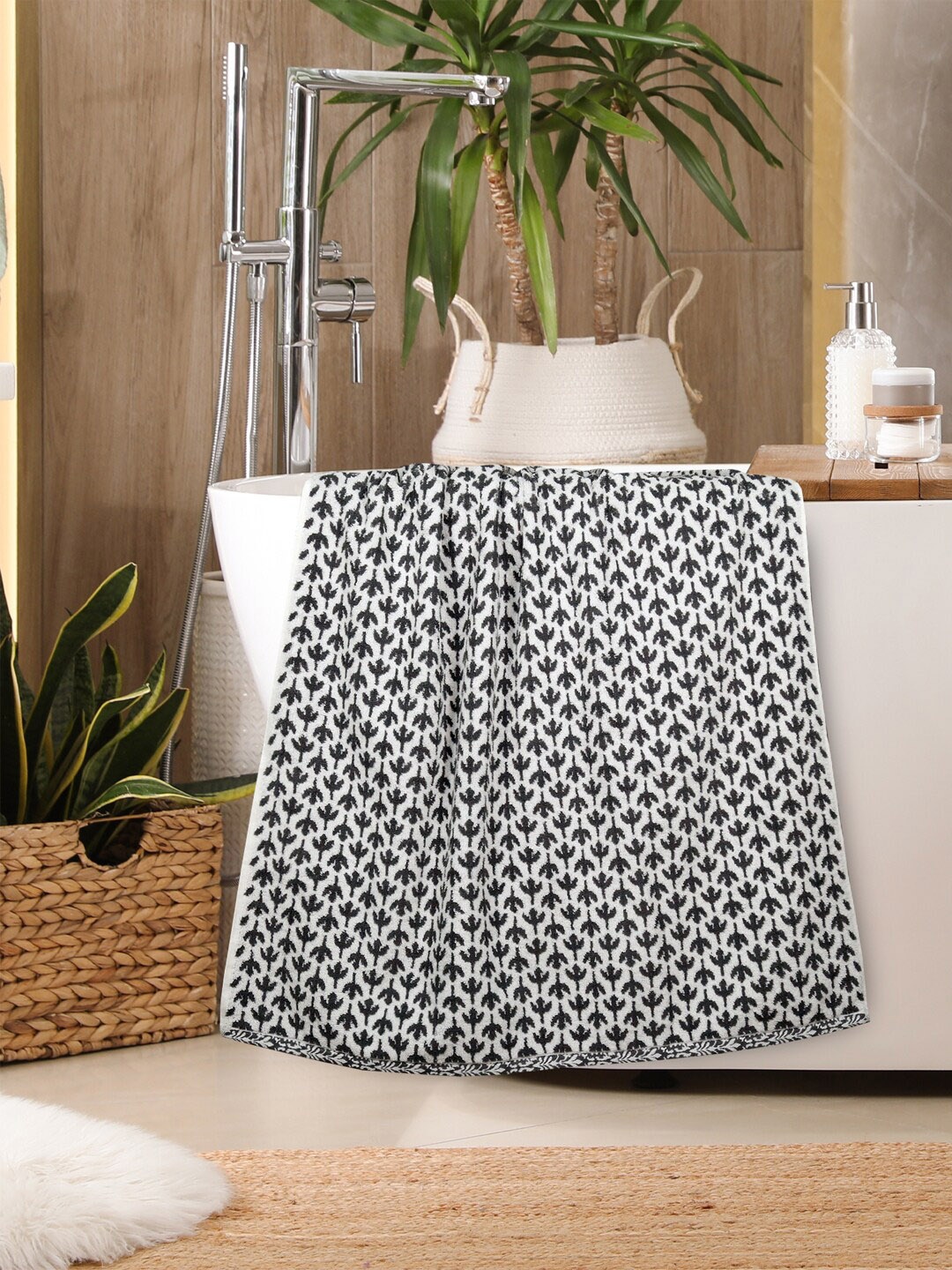 

MYTRIDENT Charcoal & White Soft Comfort 500 GSM Cotton Bath Towel