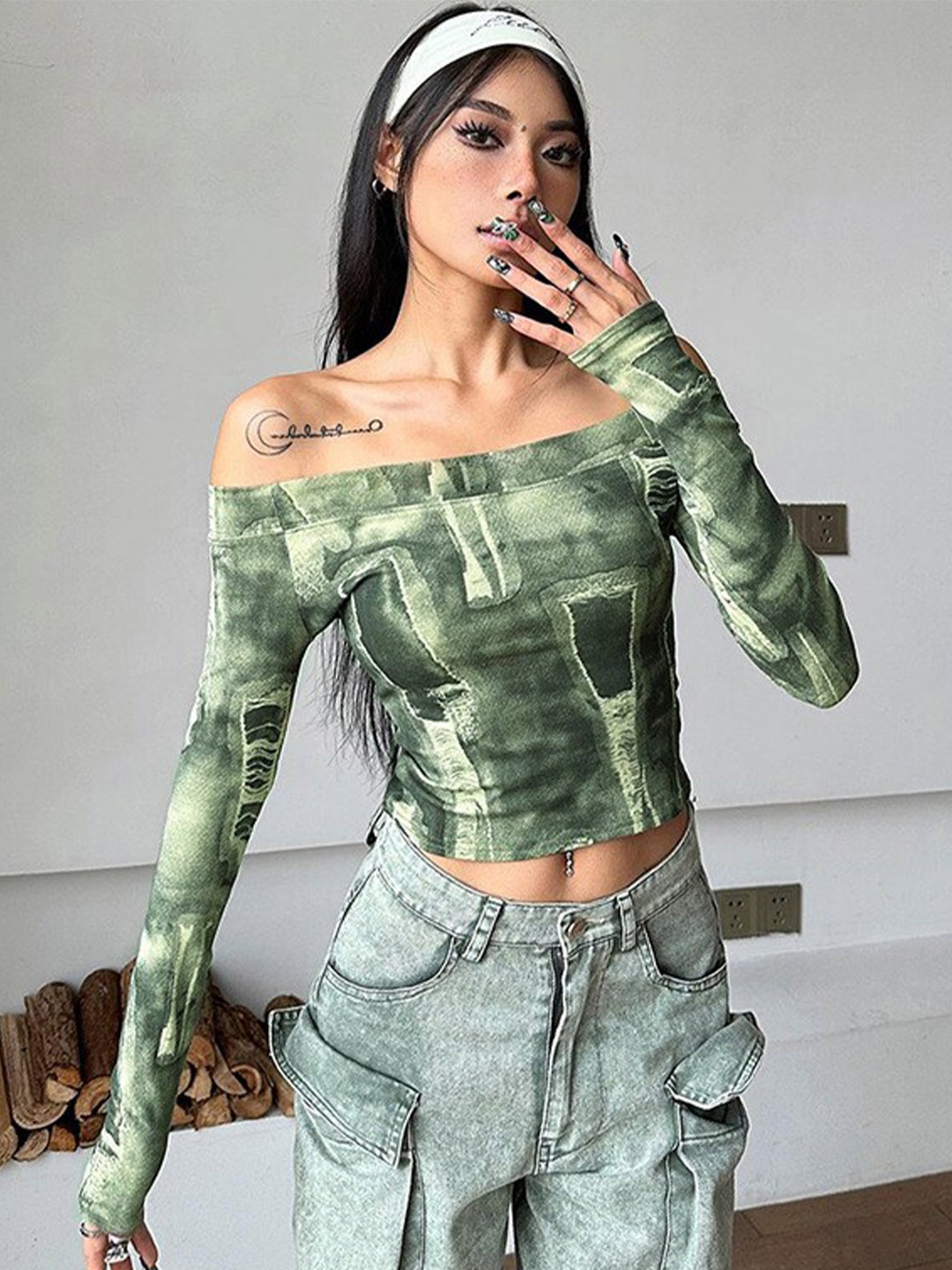 

StyleCast Green Abstract Printed Off-Shoulder Crop Top