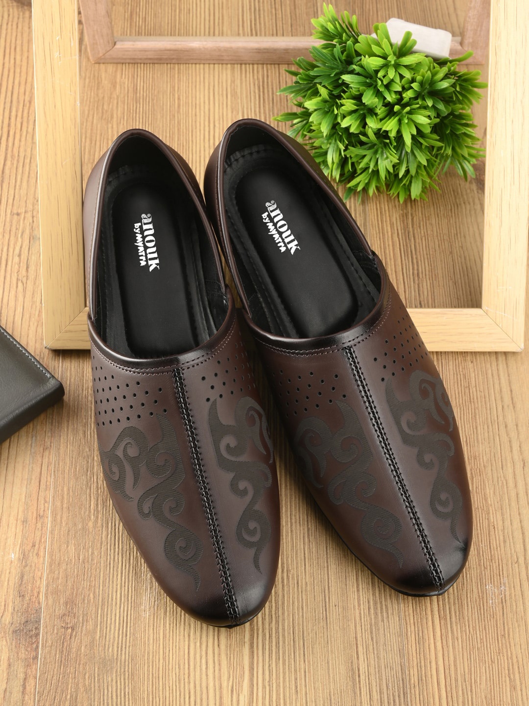 

Anouk Men Brown Perforated Lightweight Antibacterial Mojaris