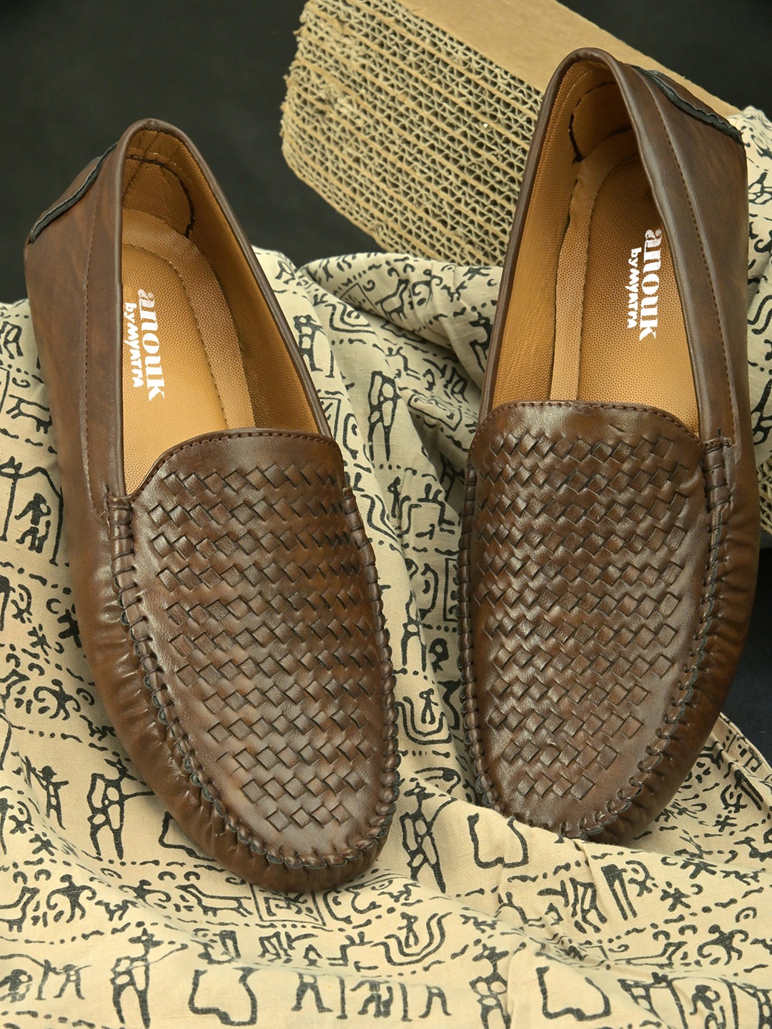 

Anouk Men Brown Textured Lightweight Antibacterial Driving Shoes