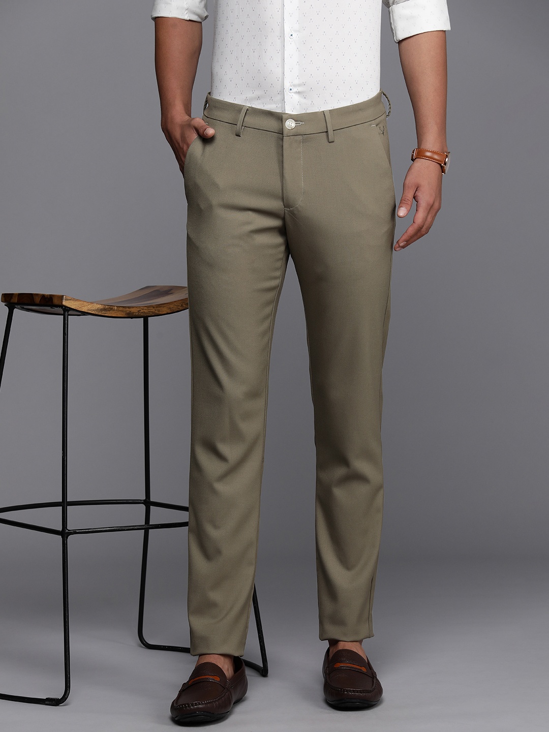 

Allen Solly Men Solid Slim Fit Chinos Trousers, Olive