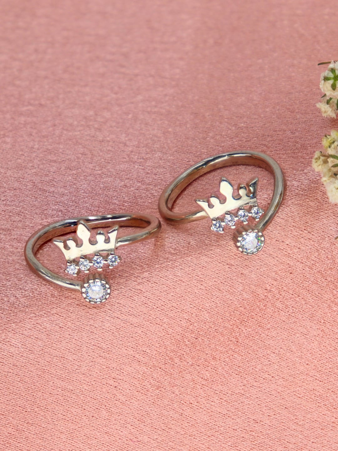 

Zarkan 92.5 Sterling Silver Rhodium-Plated CZ-Studded Queen Culture Toe Rings