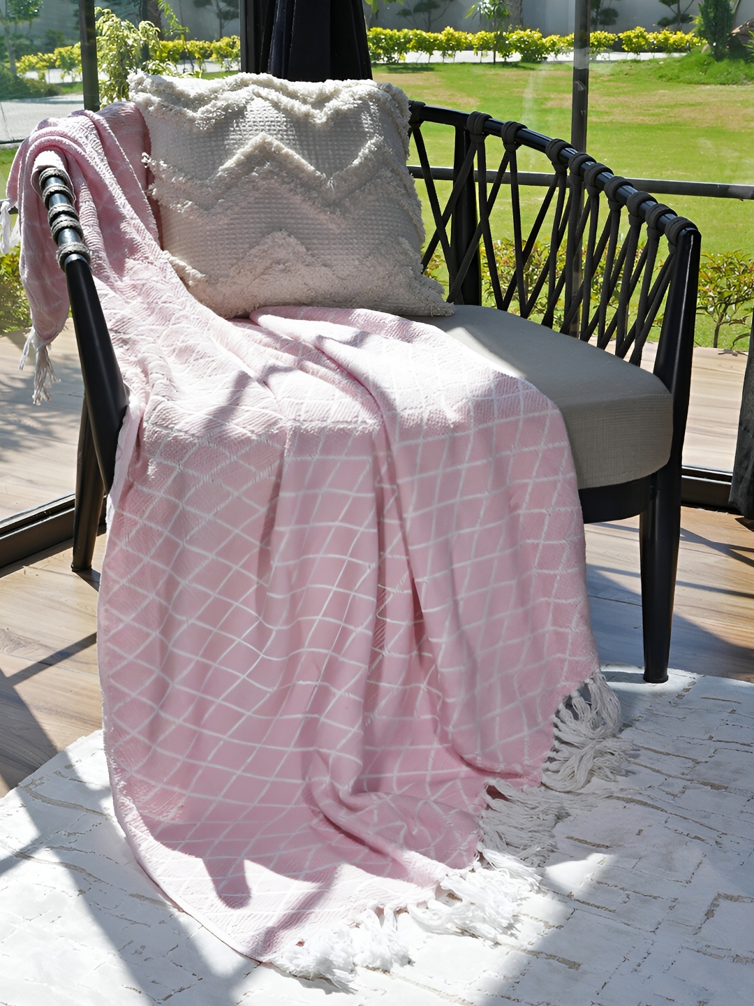 

GRHAMOY Pink & White Self-Design Cotton Throws