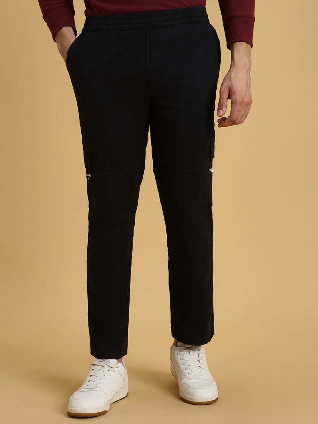 

FOREVER 21 Men Mid-Rise Cargos Trousers, Black