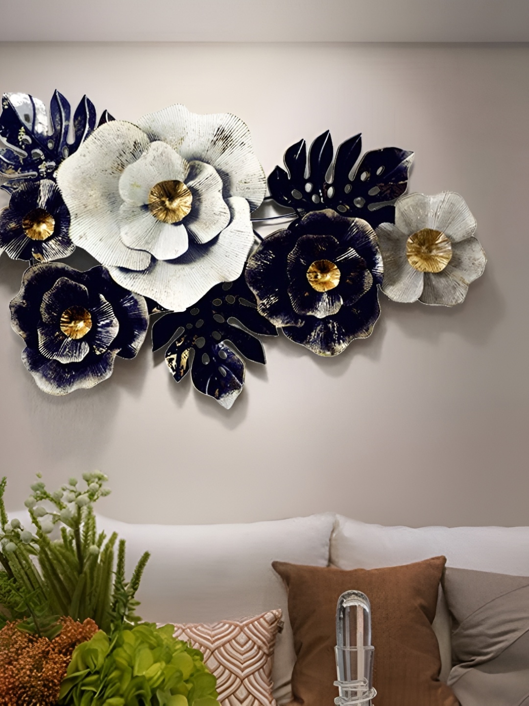 

HANDICRAFTS TOWN Black & White Metal Wall Decor