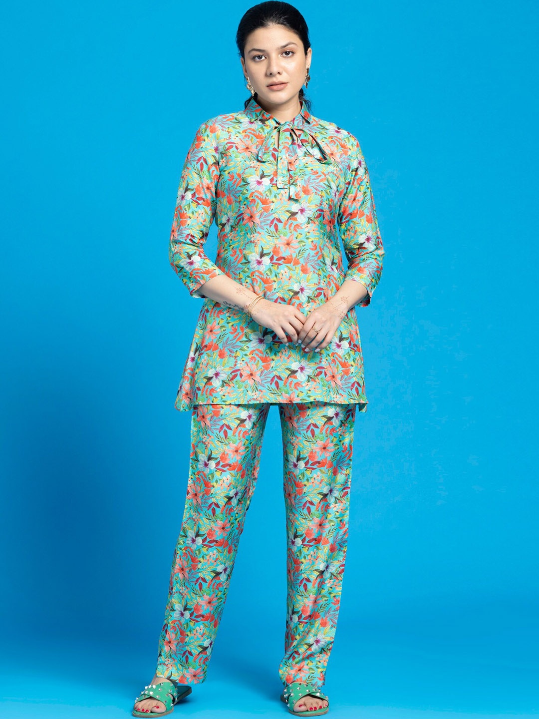 

OCTICS Floral Printed Top With Trousers Co-Ords, Green