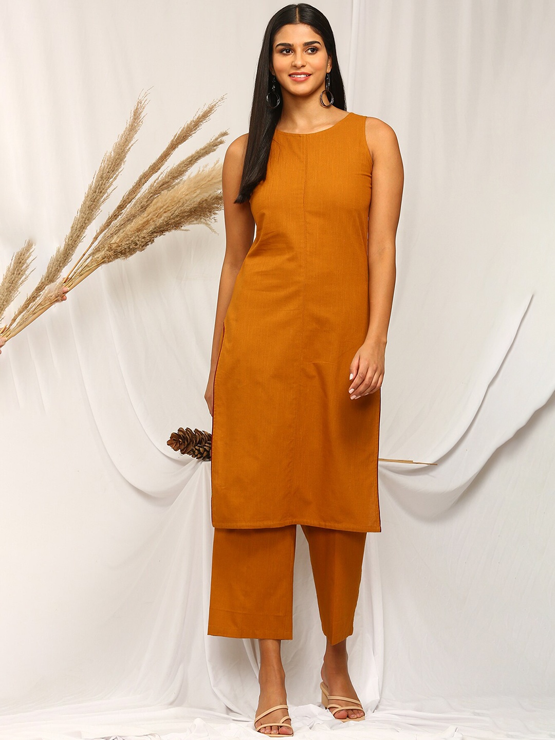 

Stylefables Round Neck Sleeveless Regular Linen Kurta With Palazzos, Mustard