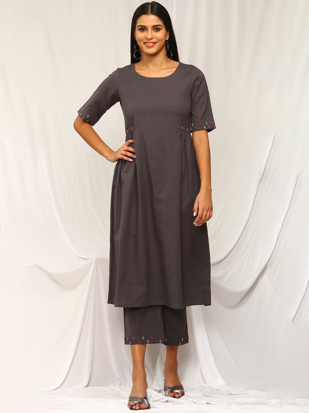 

Stylefables Round Neck Regular Thread Work Linen Kurta With Trousers, Grey