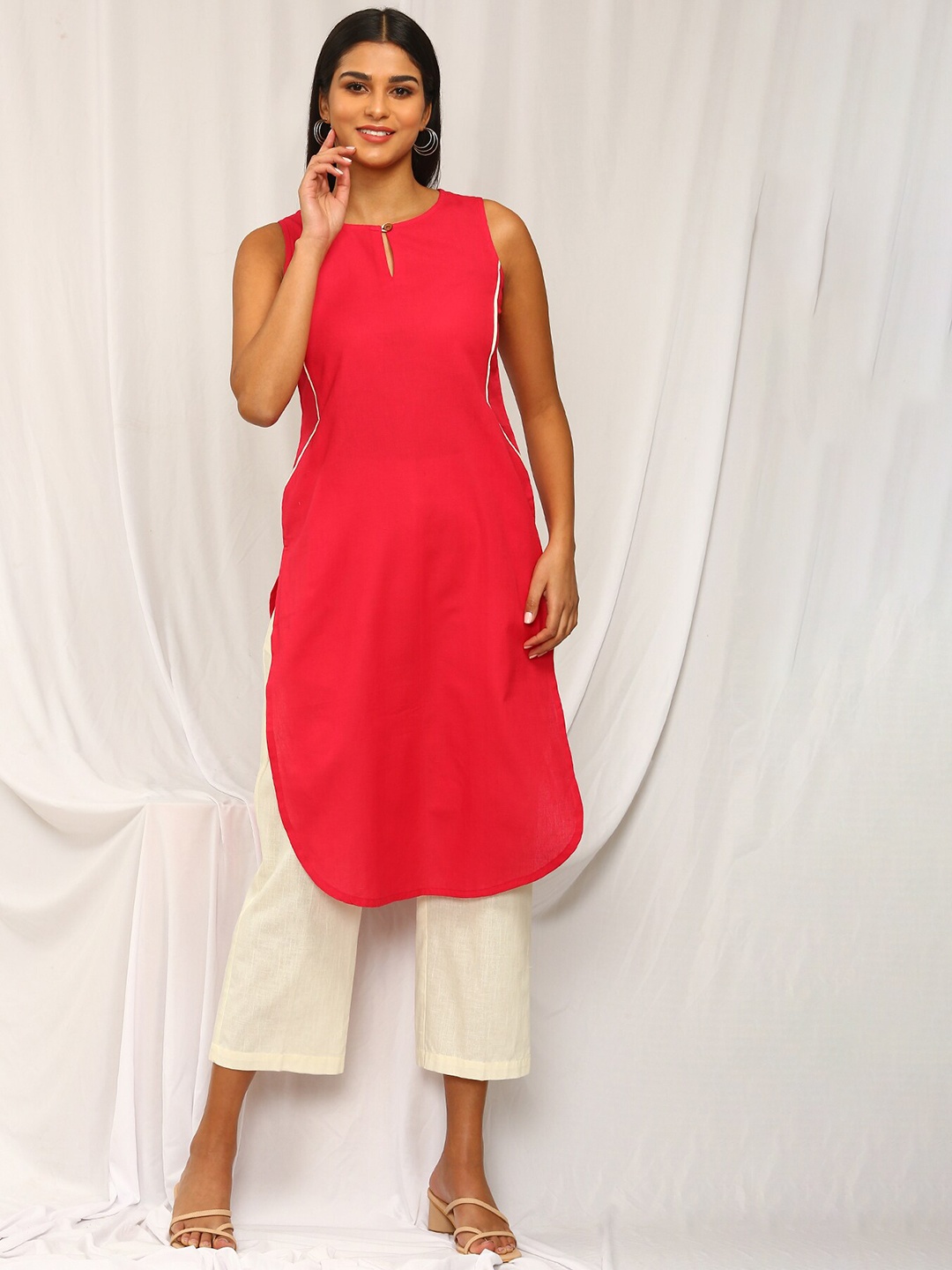 

Stylefables Keyhole Neck Sleeveless Regular Linen Kurta With Trousers, Pink