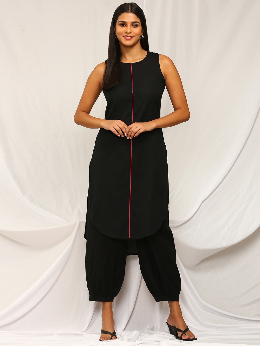 

Stylefables Round Neck Straight Linen Kurta with Salwar, Black