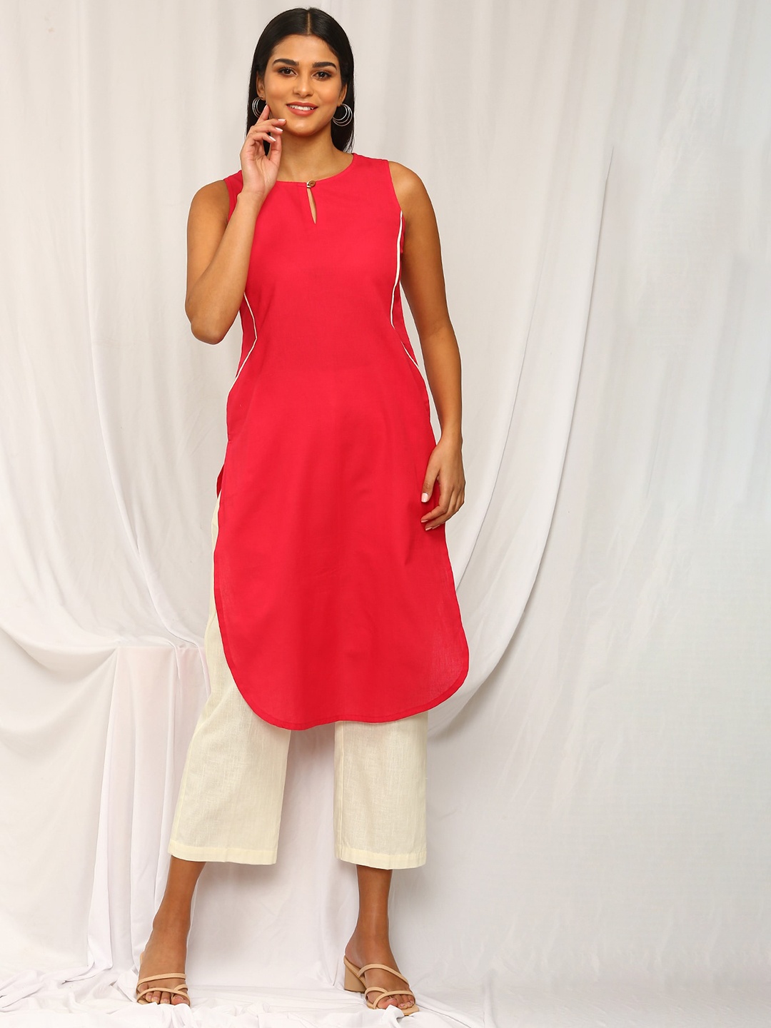 

Stylefables Round Neck Linen Kurta With Palazzos, Pink