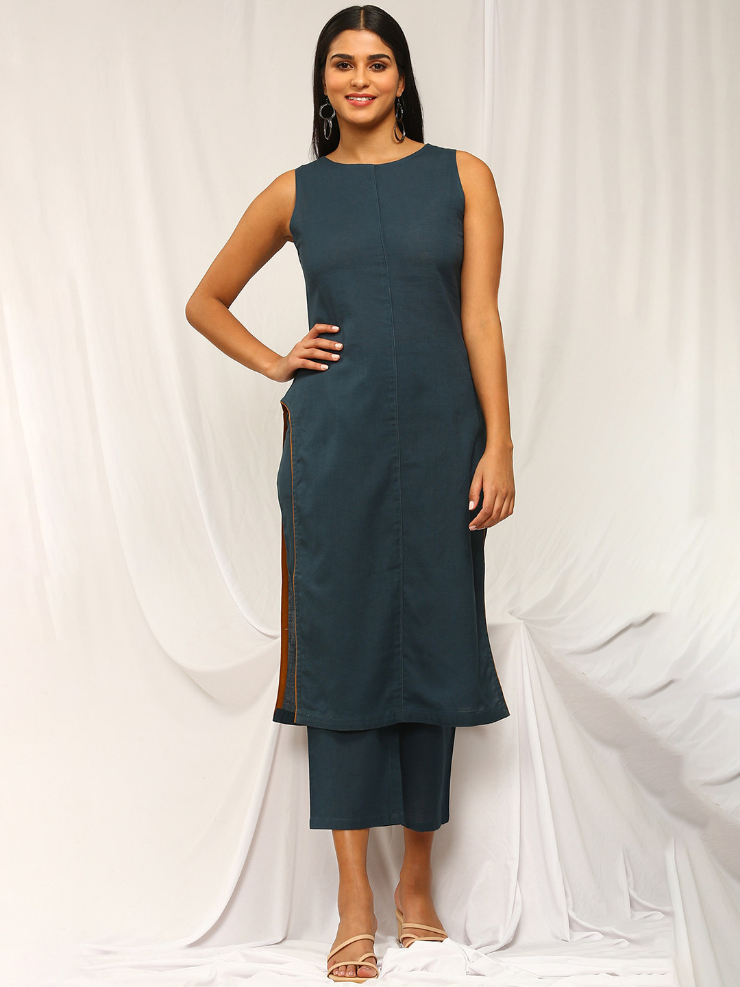 

Stylefables Round Neck Linen Kurta With Trousers, Green