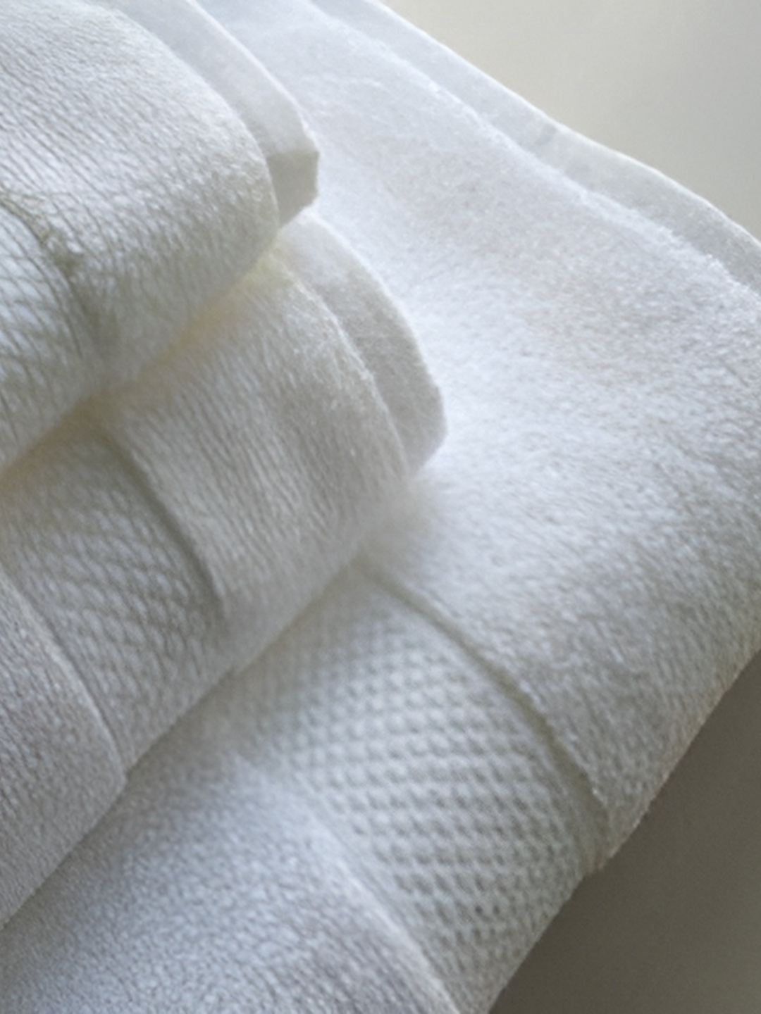 

Sanjeev Textiles White 3 Pieces Cotton 550 GSM Bath Towels