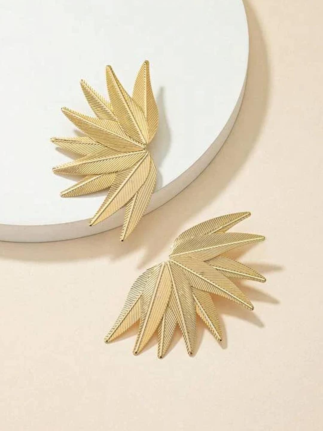 

OOMPH Leaf Shaped Stud Earrings, Gold