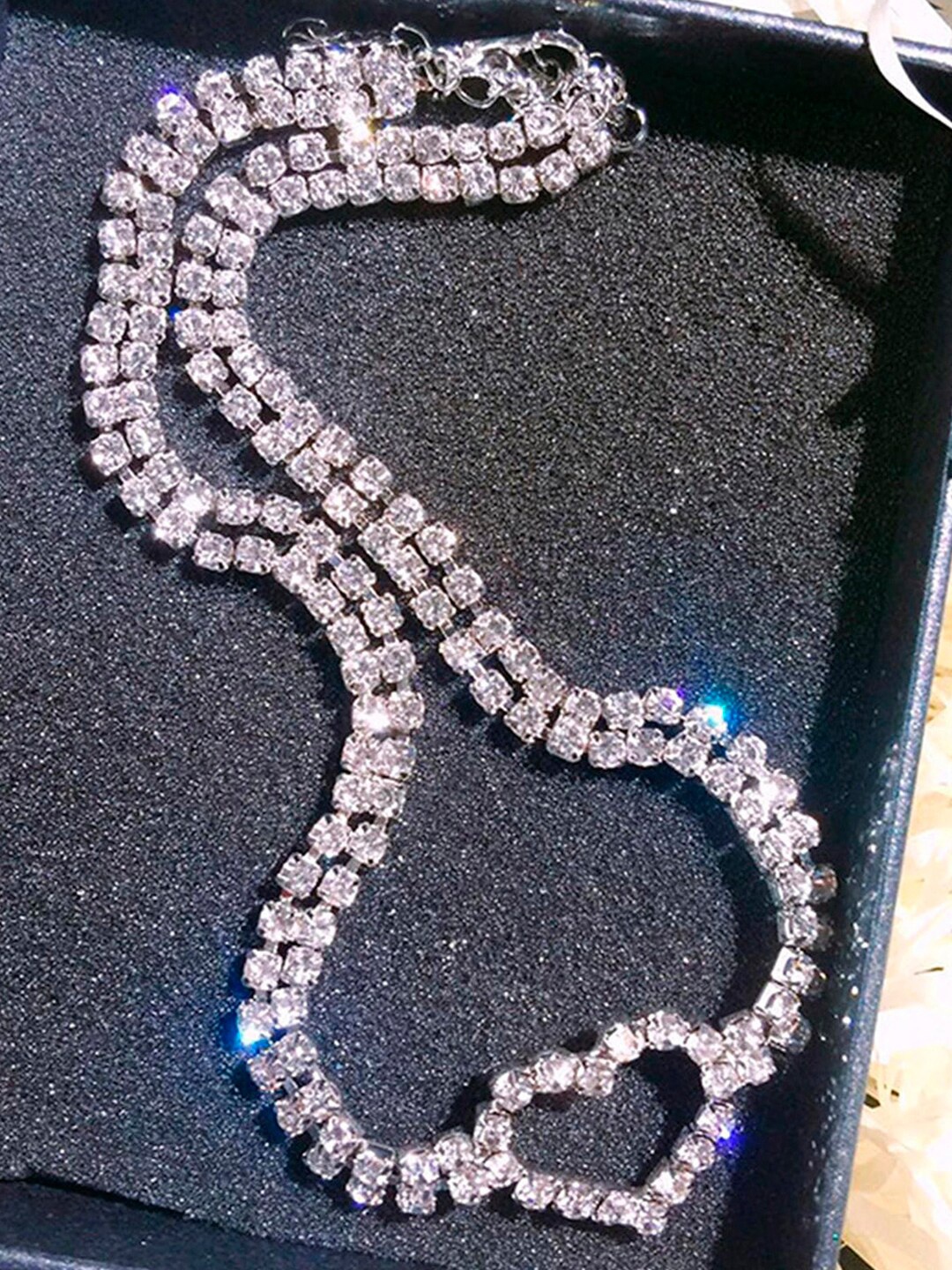 

OOMPH Crystals Studded Necklace, Silver