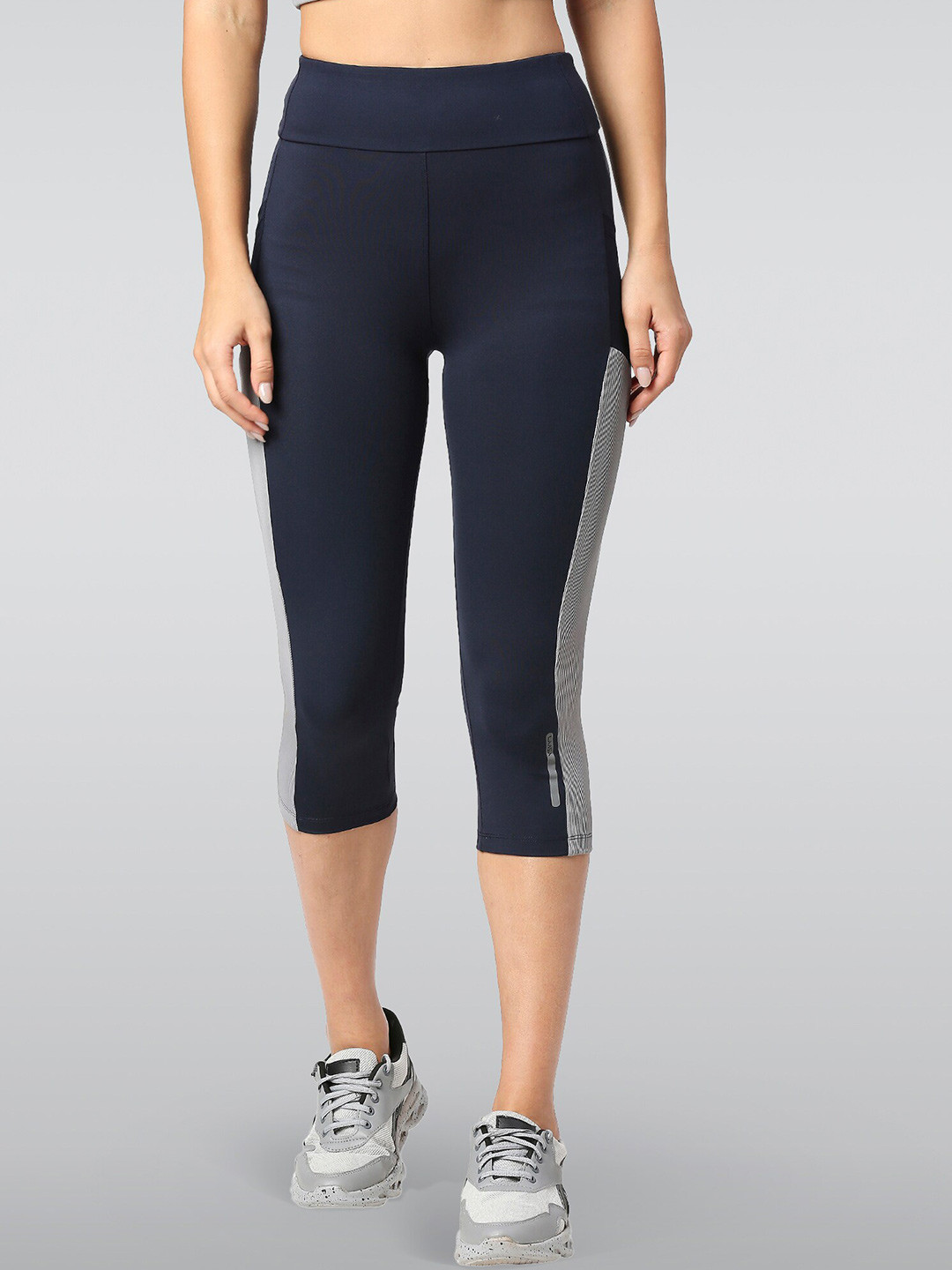

LAASA SPORTS Mid Rise Slim Fit Sports Capris, Navy blue