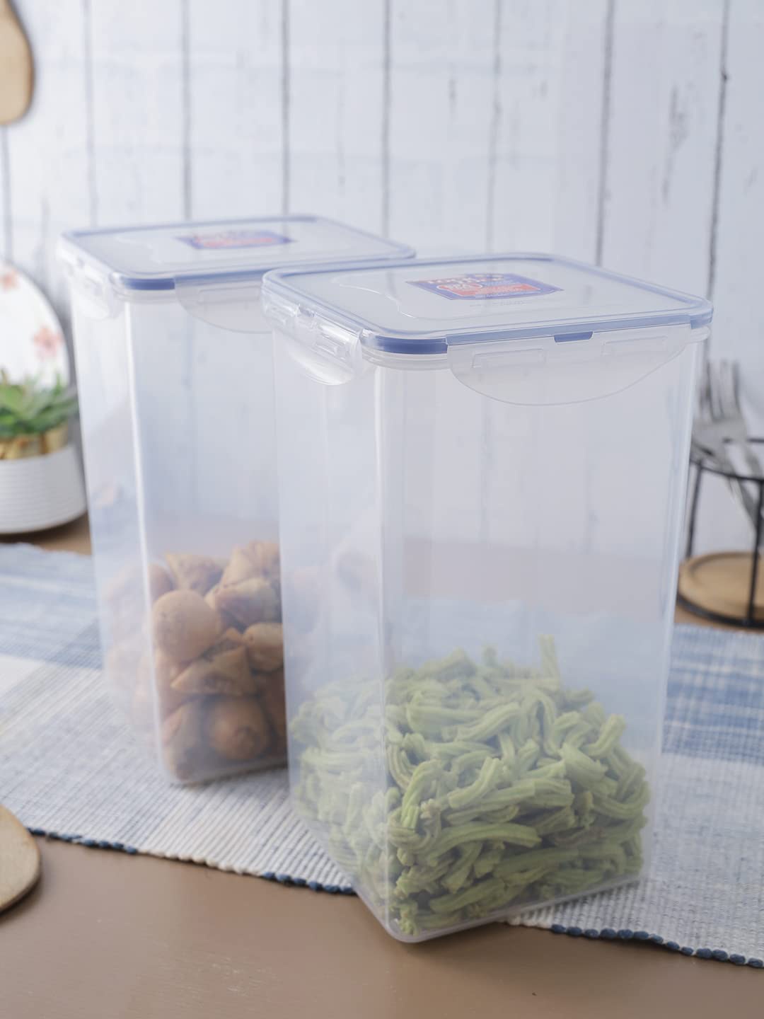 

Lock & Lock Transparent 2 Pieces Leak Proof Airtight Food Containers 4 L Each