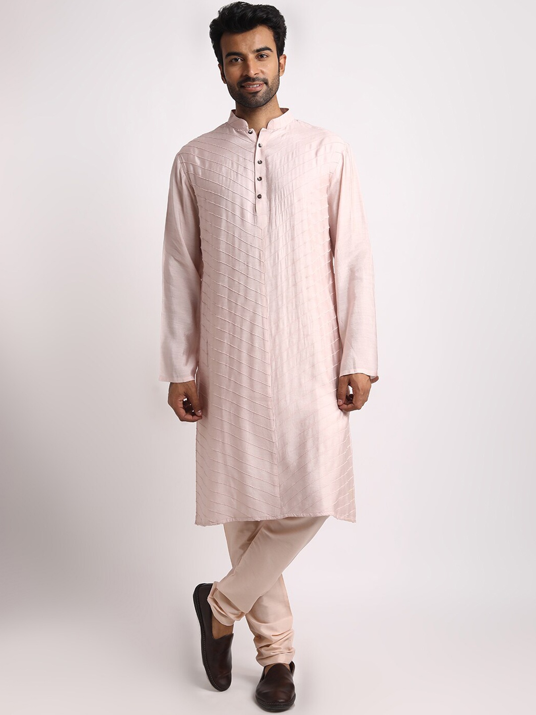 

Streaks & Crosses Geometric Self Design Mandarin Collar Pure Silk Kurta with Churidar, Pink