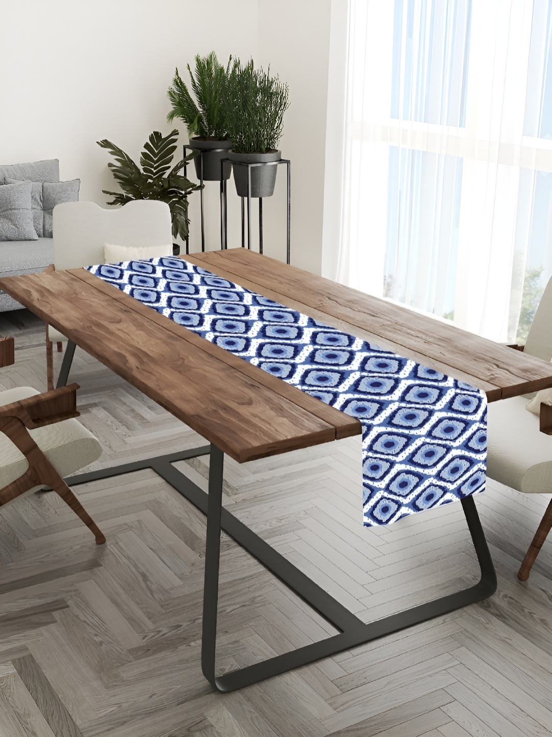 

HOMADORN Blue & White Abstract 4 Seater Table Runner