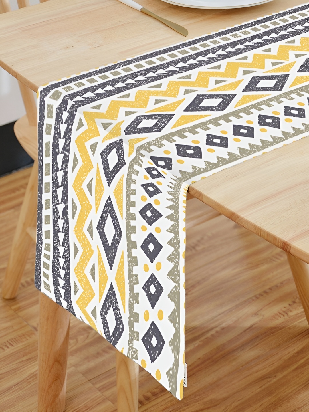 

HOMADORN White & Mustard Ethnic Motifs 4-Seater Table Runner