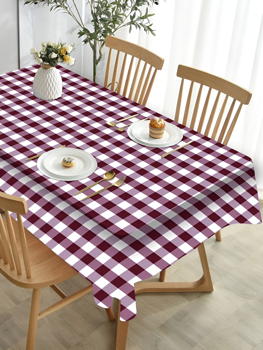 

HOMADORN Maroon & White Checked 6-Seater Table Cover