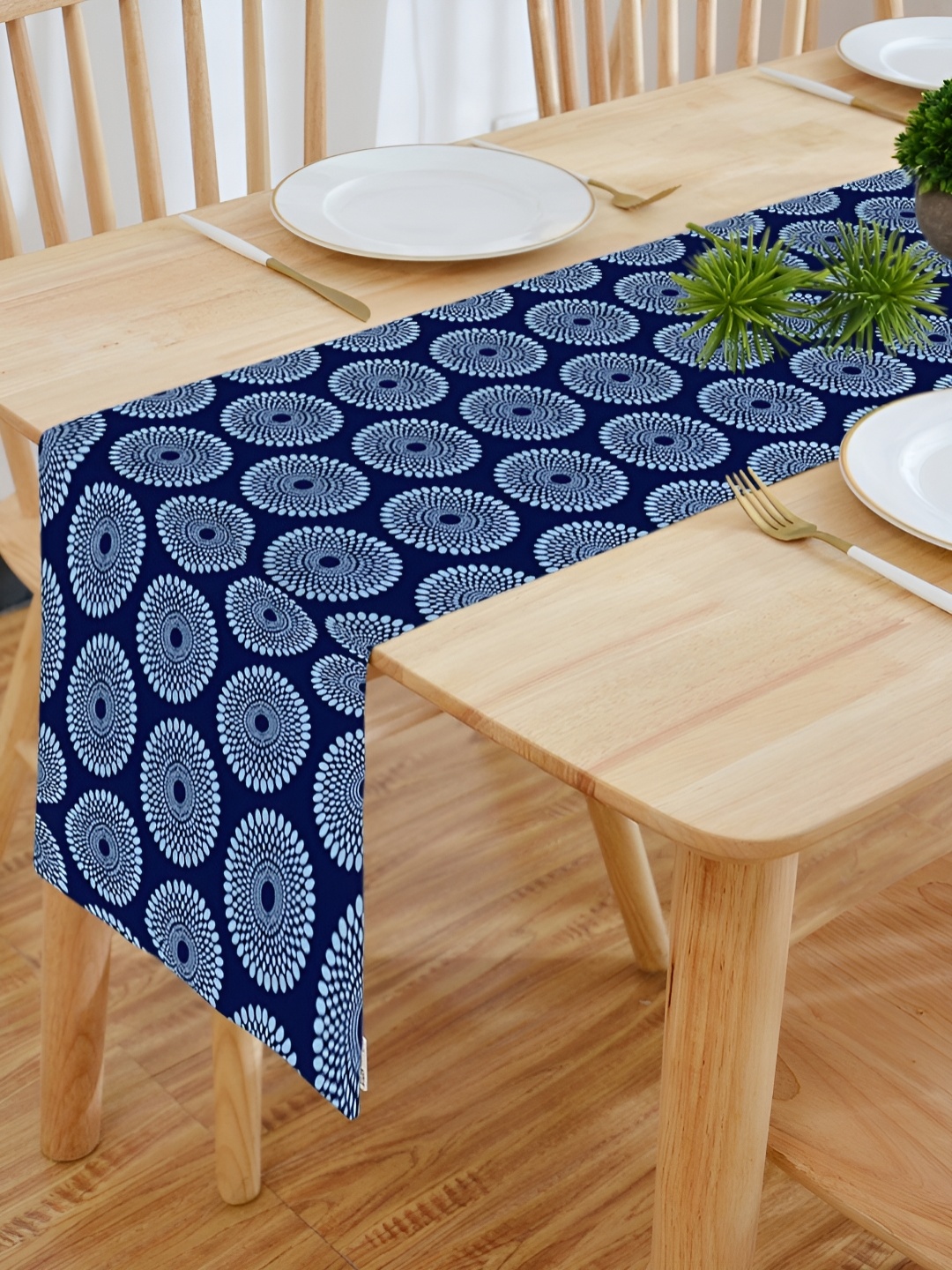 

HOMADORN Navy Blue & White Ethnic Motifs Table Runner