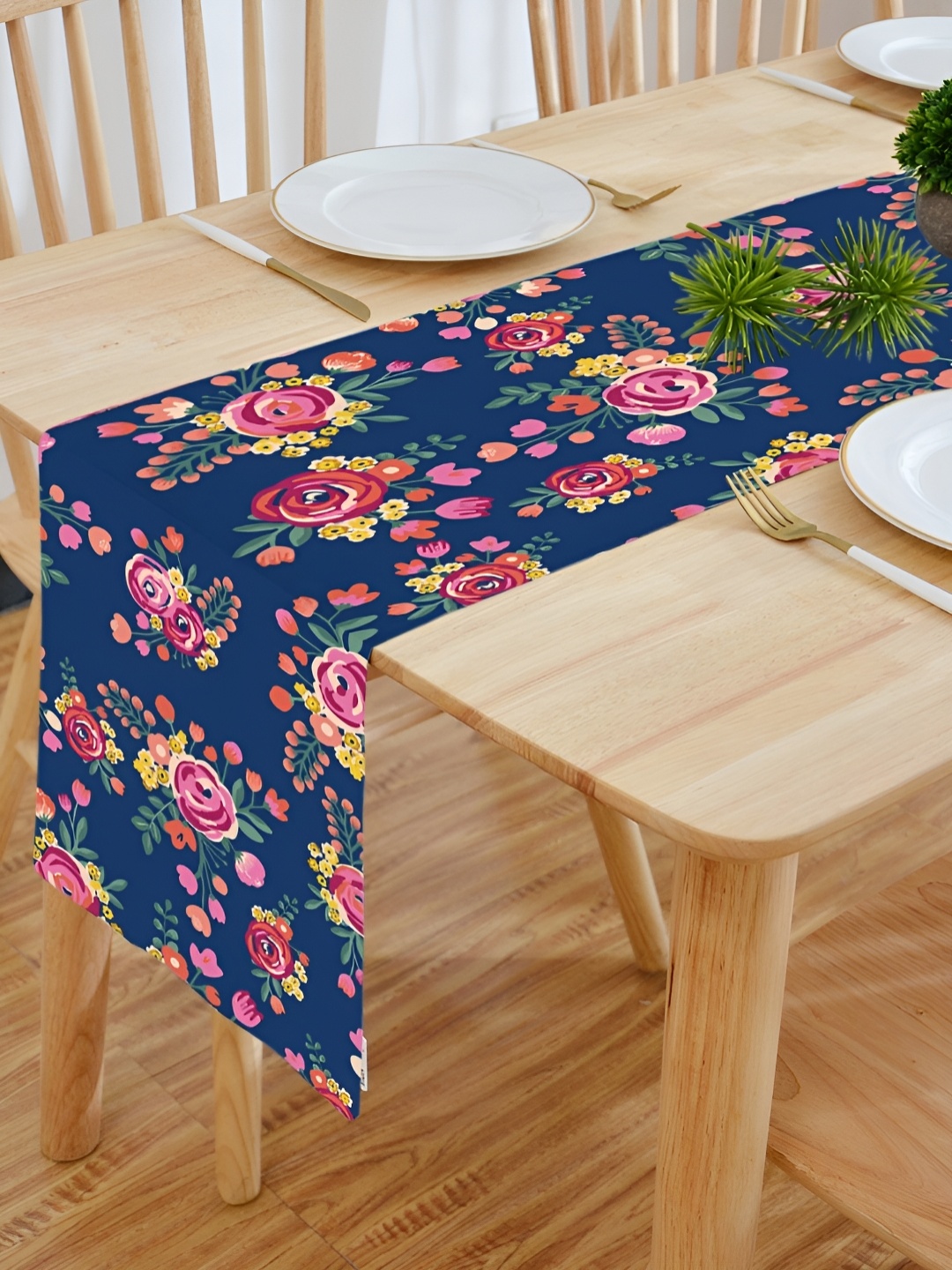

HOMADORN Blue & Pink Floral 4 Seater Table Runner