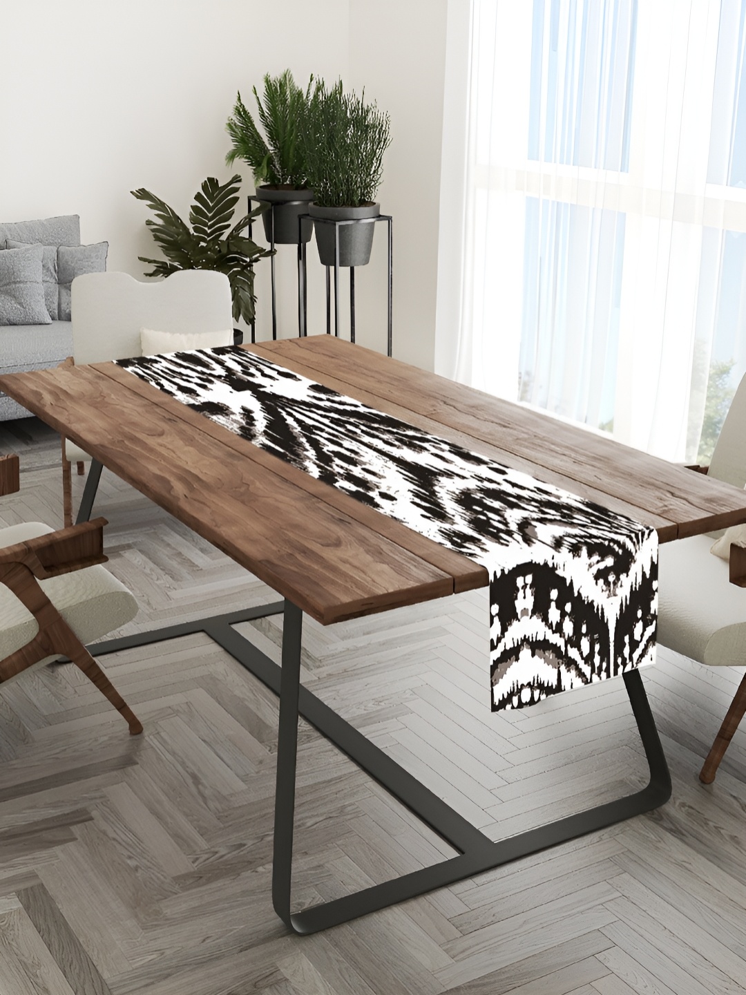 

HOMADORN Black & White Abstract Printed 4-Seater Table Cover