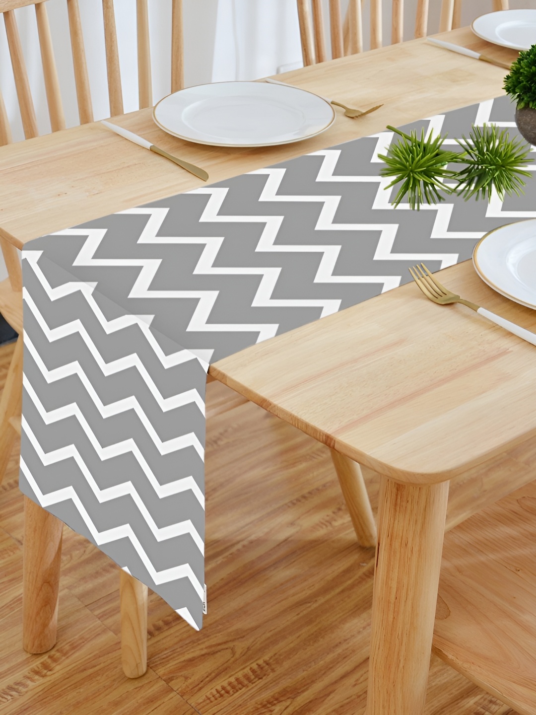 

HOMADORN Grey & White Geometric Table Runner