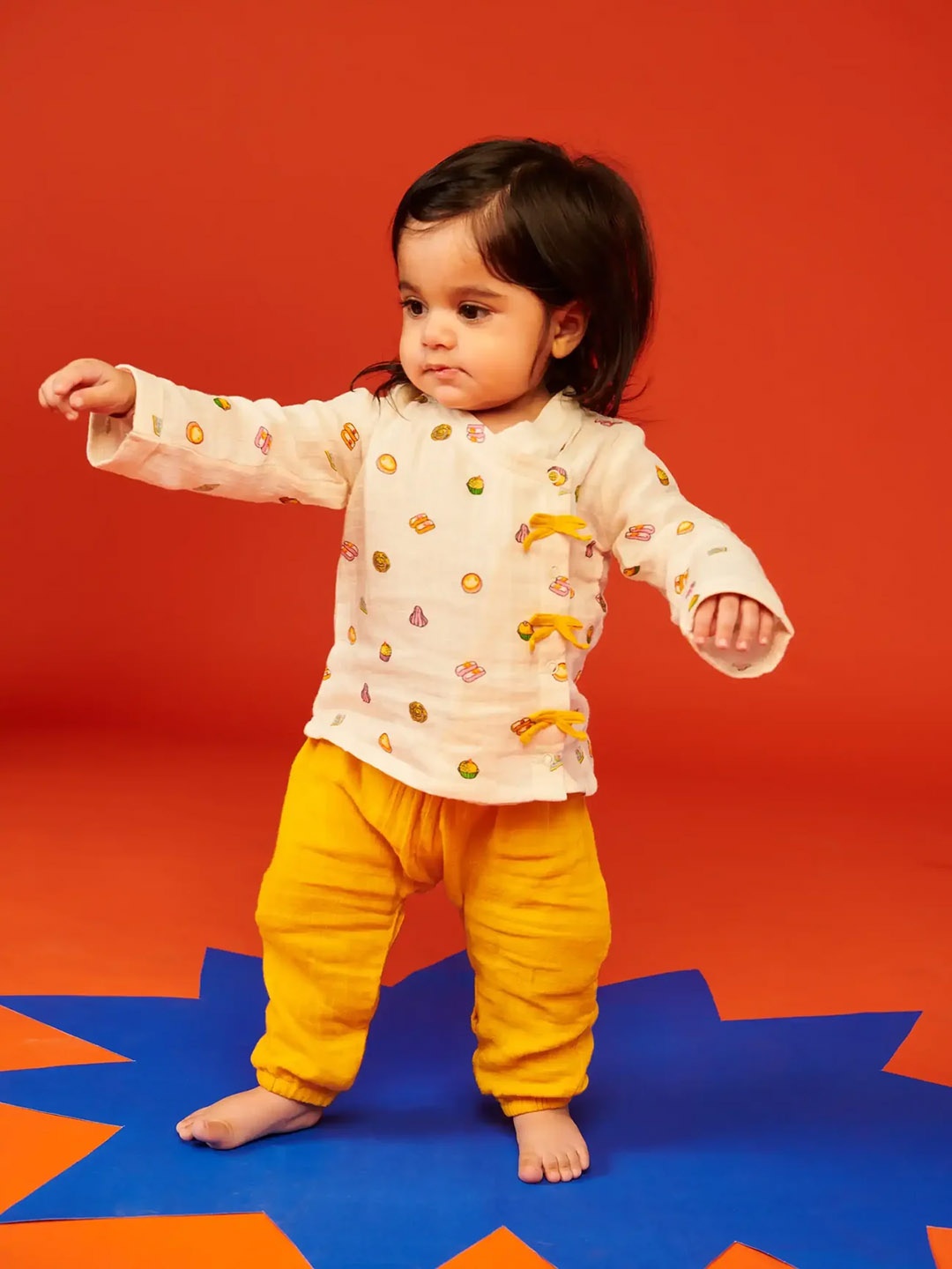 

Somersault Boys Printed V-Neck Long Sleeve Pure Cotton Kurta With Trousers, Cream