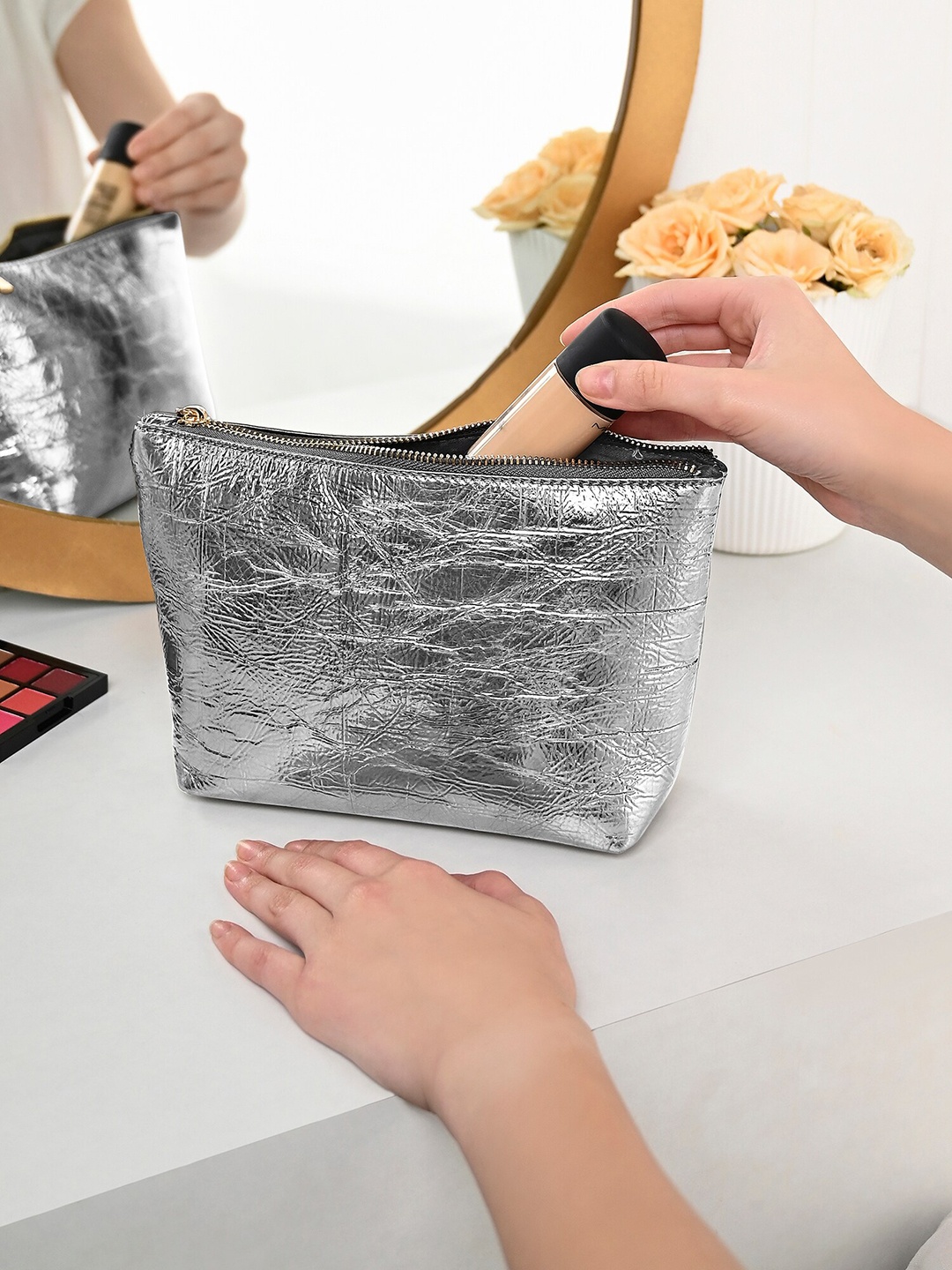 

ACCESSORIZE LONDON Grey Textured Makeup Organiser