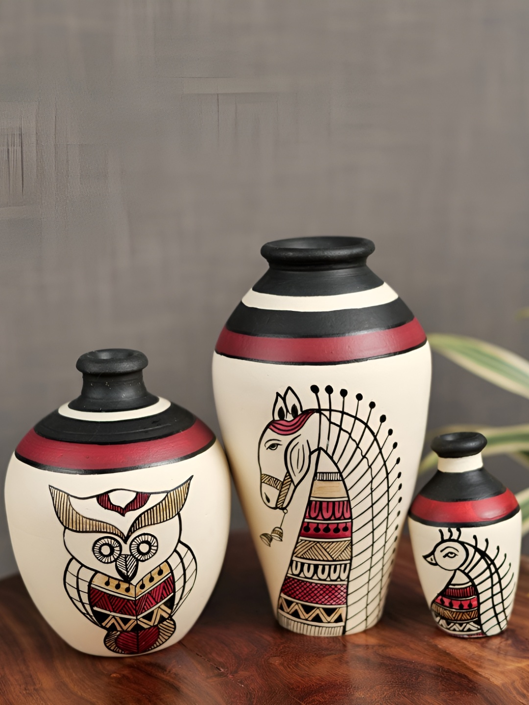

ARTYSTA BEAUTIFYING LIVES Beige & Red 3 Pieces Printed Teracotta Flower Vases, Off white