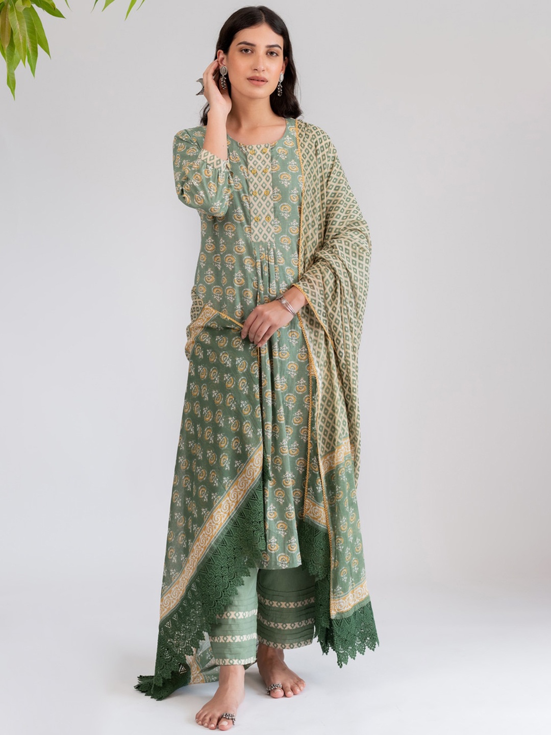 

Prakriti Jaipur Ethnic Motifs Printed Round Neck Kurta, Green