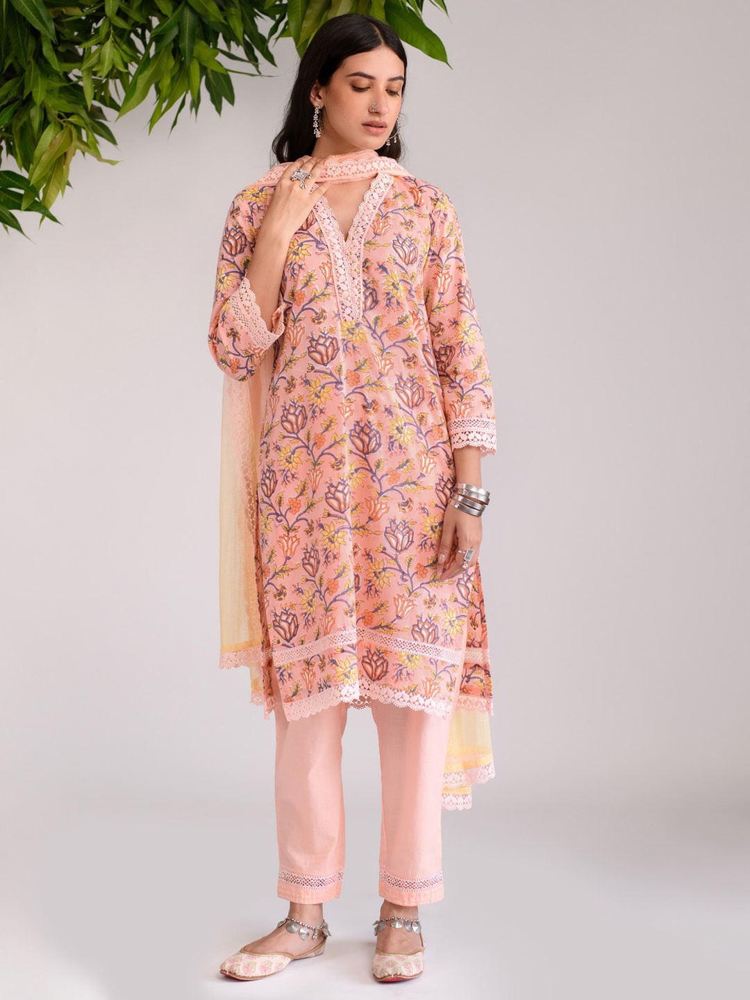 

Prakriti Jaipur Floral Printed V-Neck Straight Kurta, Pink