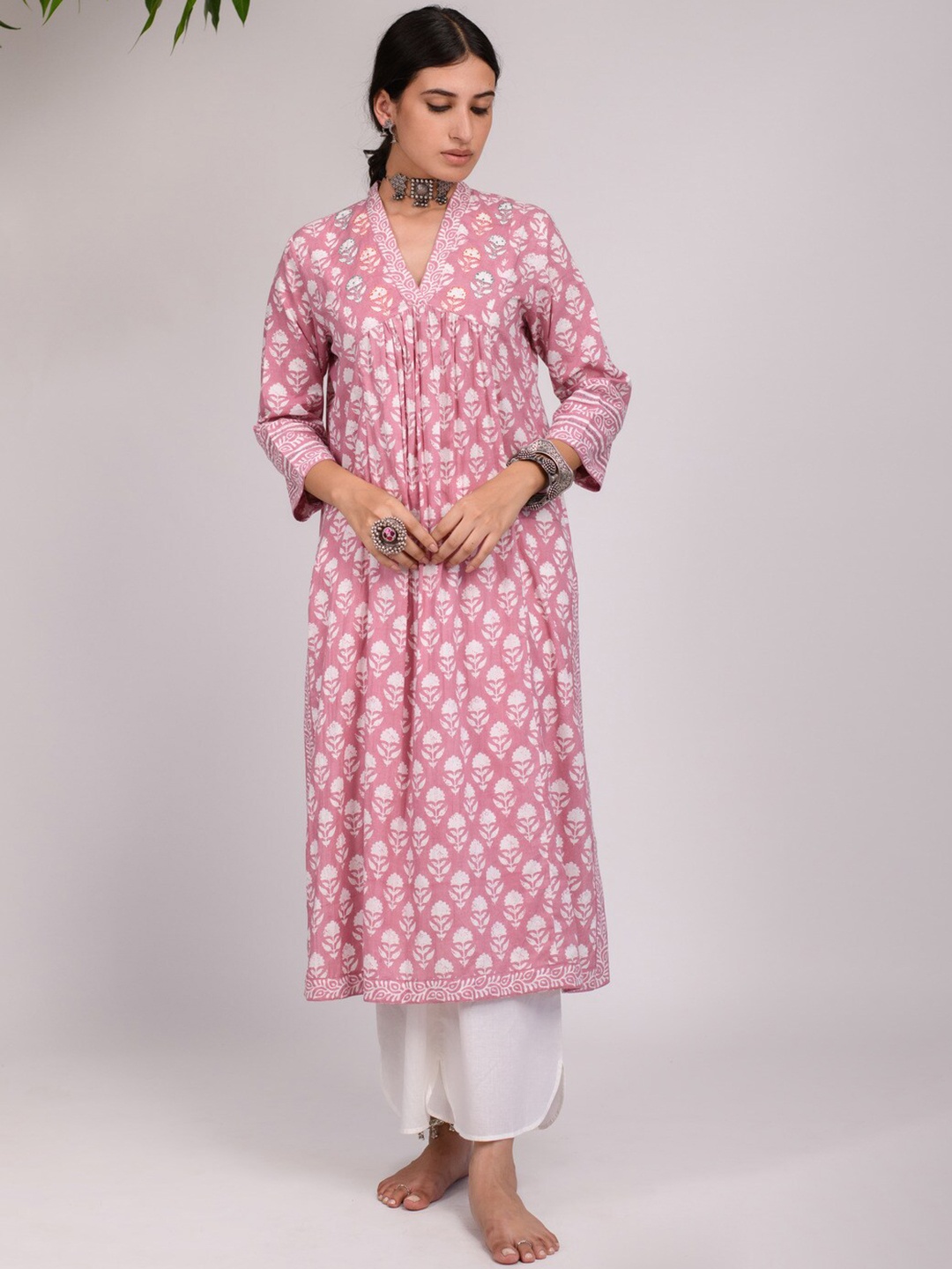 

Prakriti Jaipur Floral Printed V-Neck Kurta, Pink
