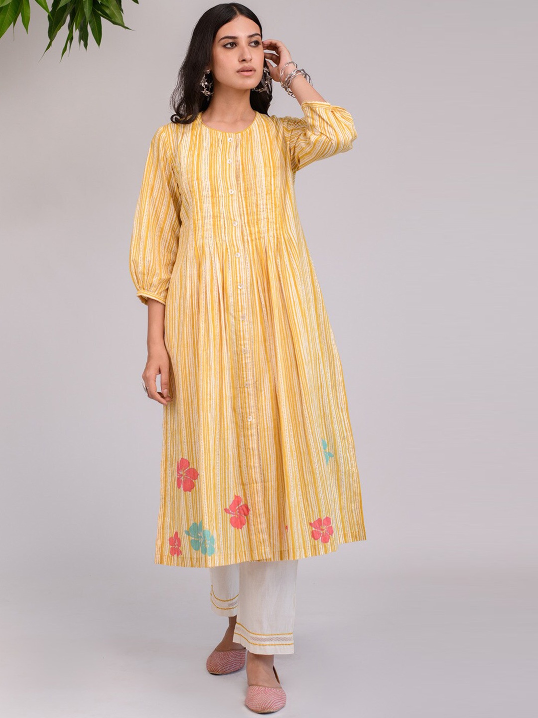 

Prakriti Jaipur Striped Puff Sleeves Straight Kurta, Yellow
