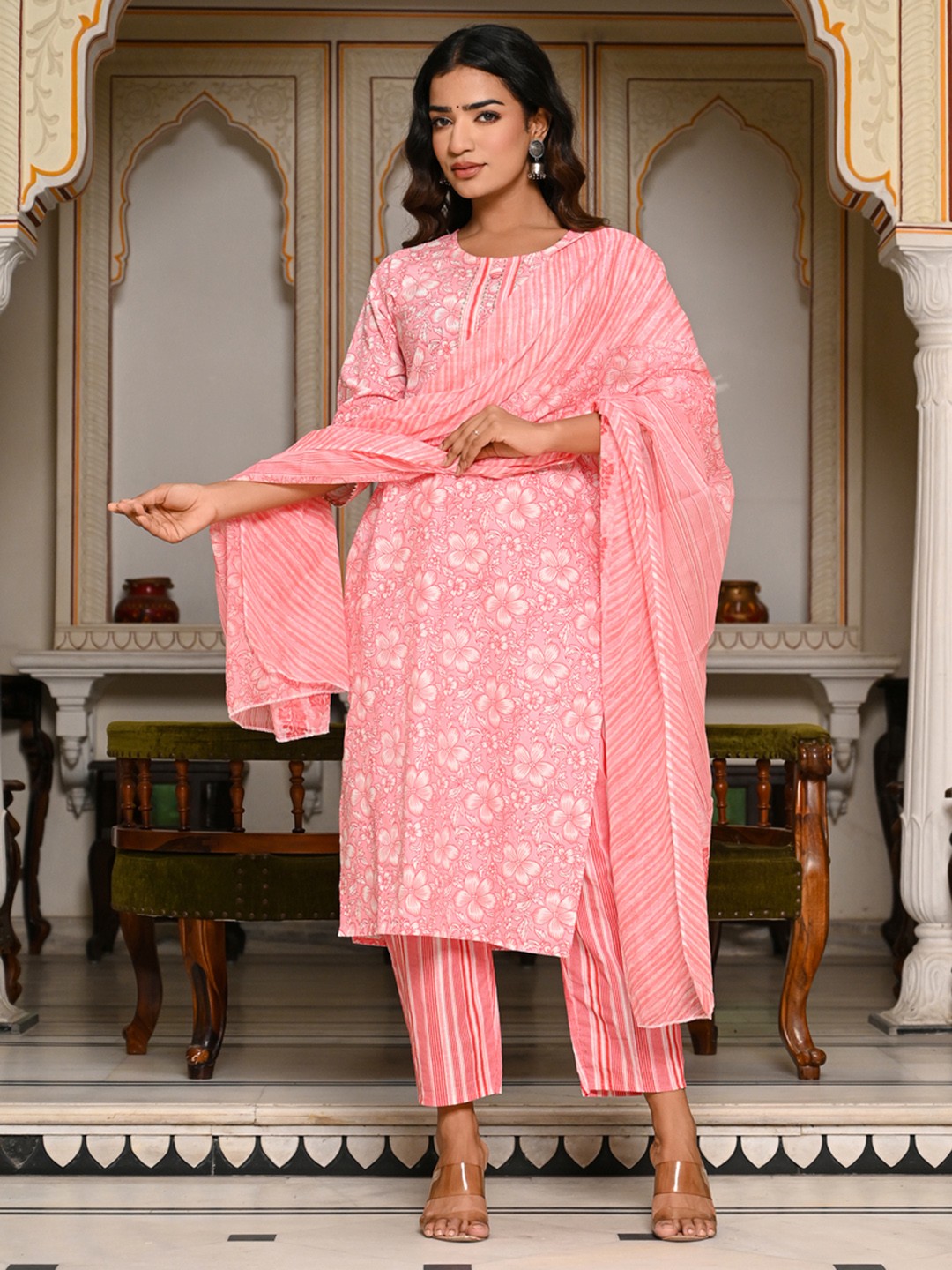 

Indi INSIDE Floral Printed Regular Pure Cotton Straight Kurta & Trousers With Dupatta, Pink