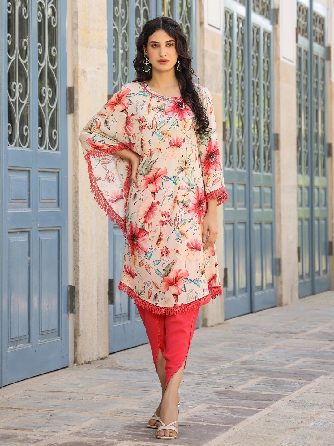 

SCAKHI Floral Printed Poncho & Dhoti Pant, Off white