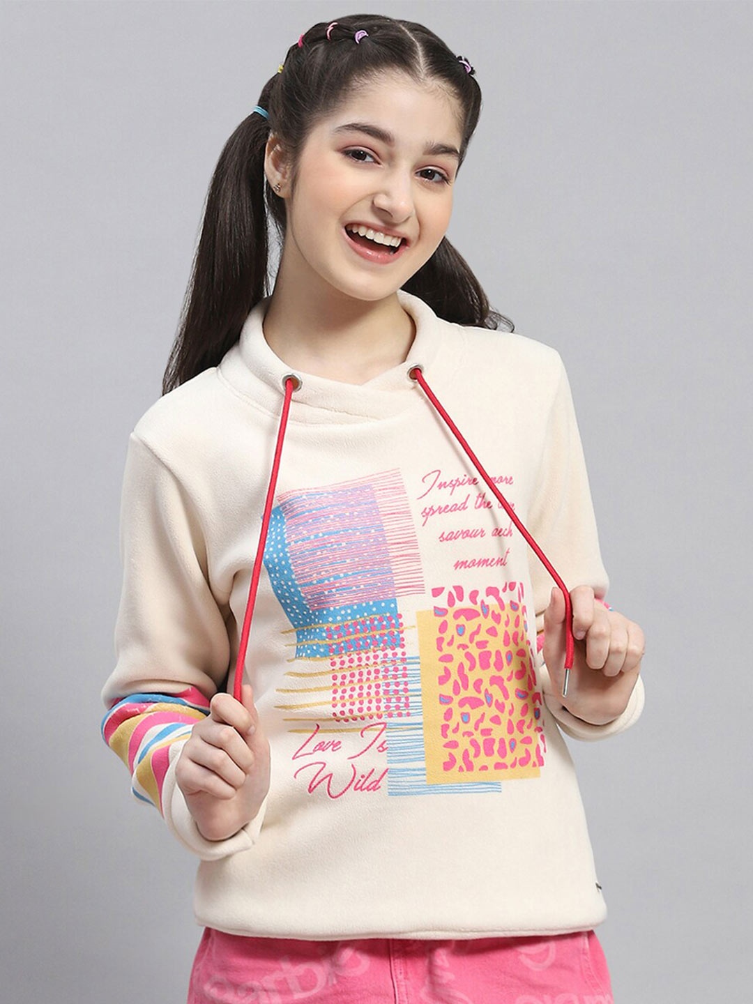 

Monte Carlo Girls Typography Printed Long Sleeves Pullover Sweatshirt, Off white