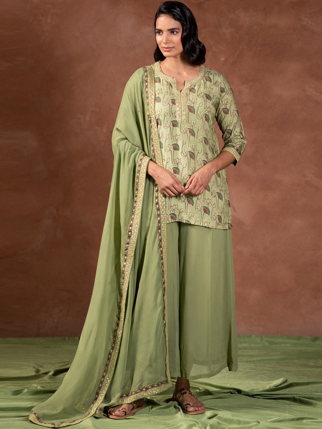 

Prakriti Jaipur Floral Printed Round Neck Kurtis, Green