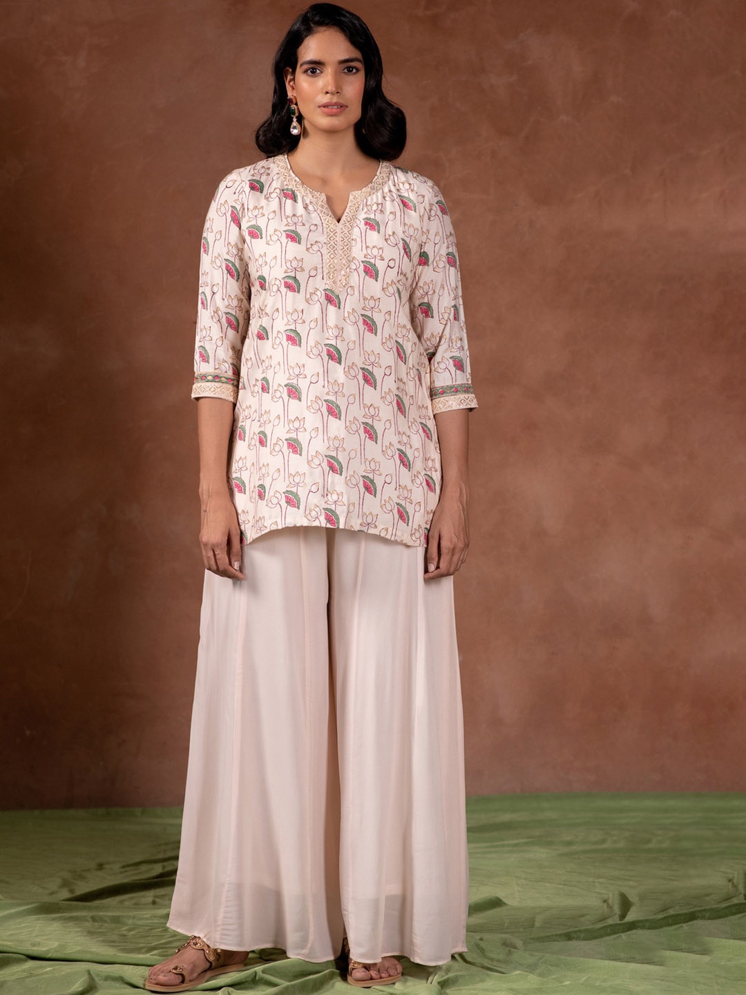 

Prakriti Jaipur Floral Printed Round Neck Kurtis, Off white